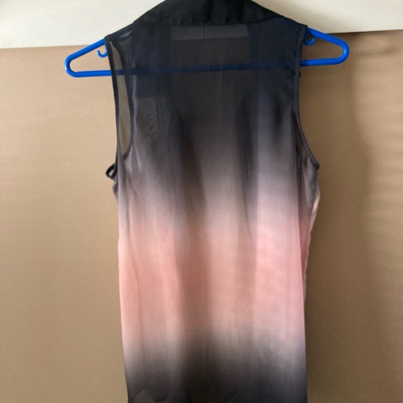 Silky ombré sleeveless top button down - Picture 2 of 3